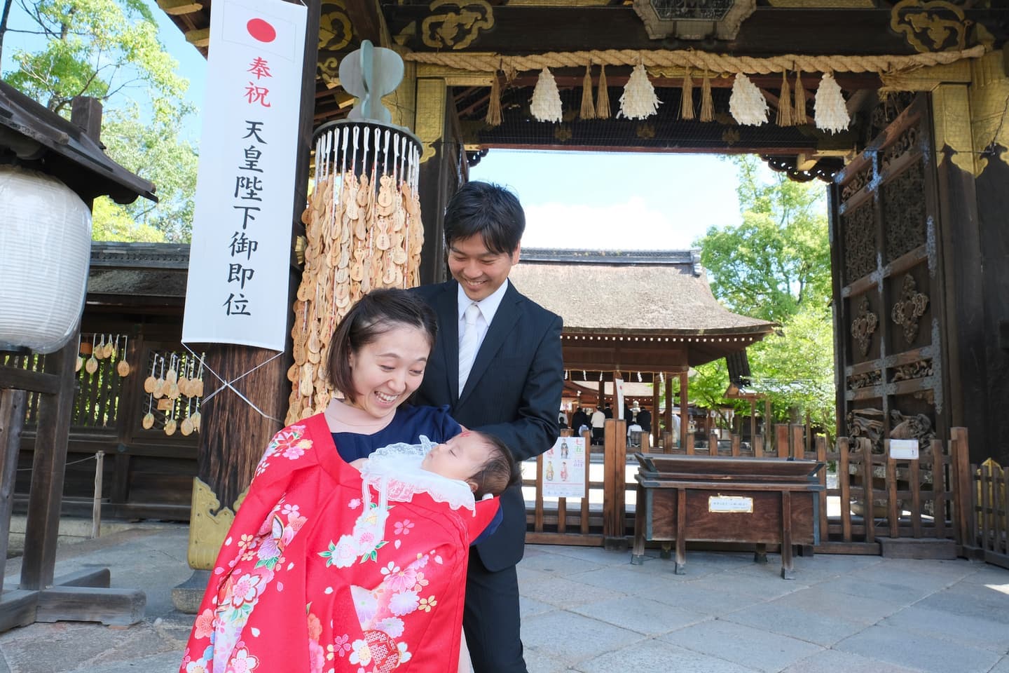 京都豊国神社でお宮参りの赤ちゃん