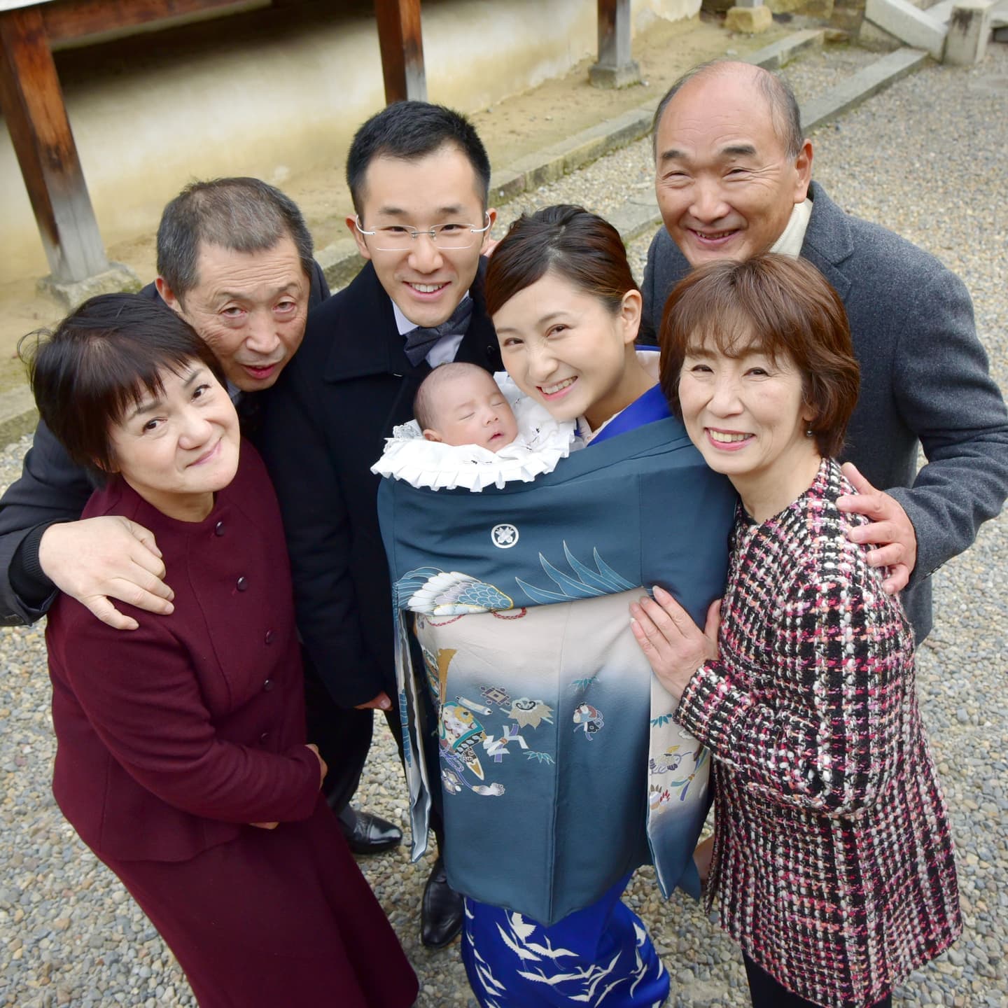 御香宮神社でお宮参りの赤ちゃん