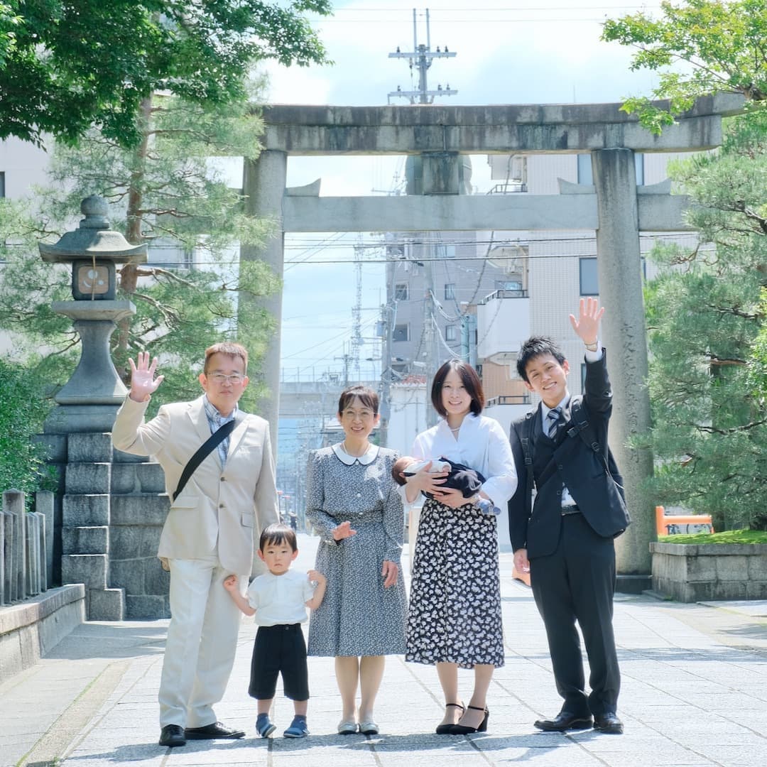 城南宮でお宮参りの赤ちゃん