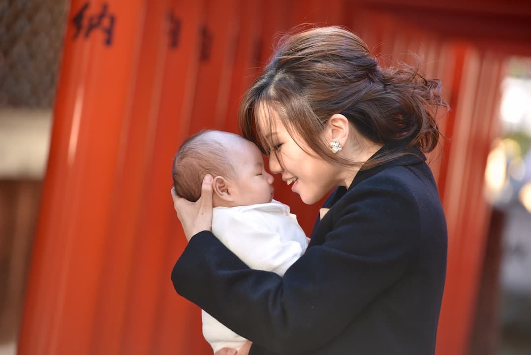 神社でお宮参りの写真