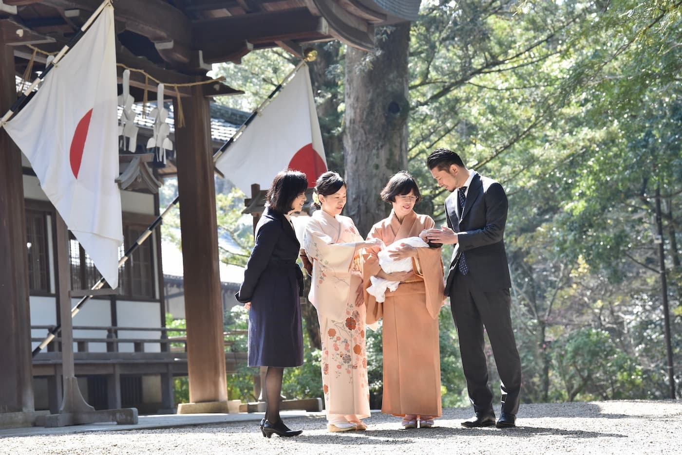 神社でお宮参りをした写真