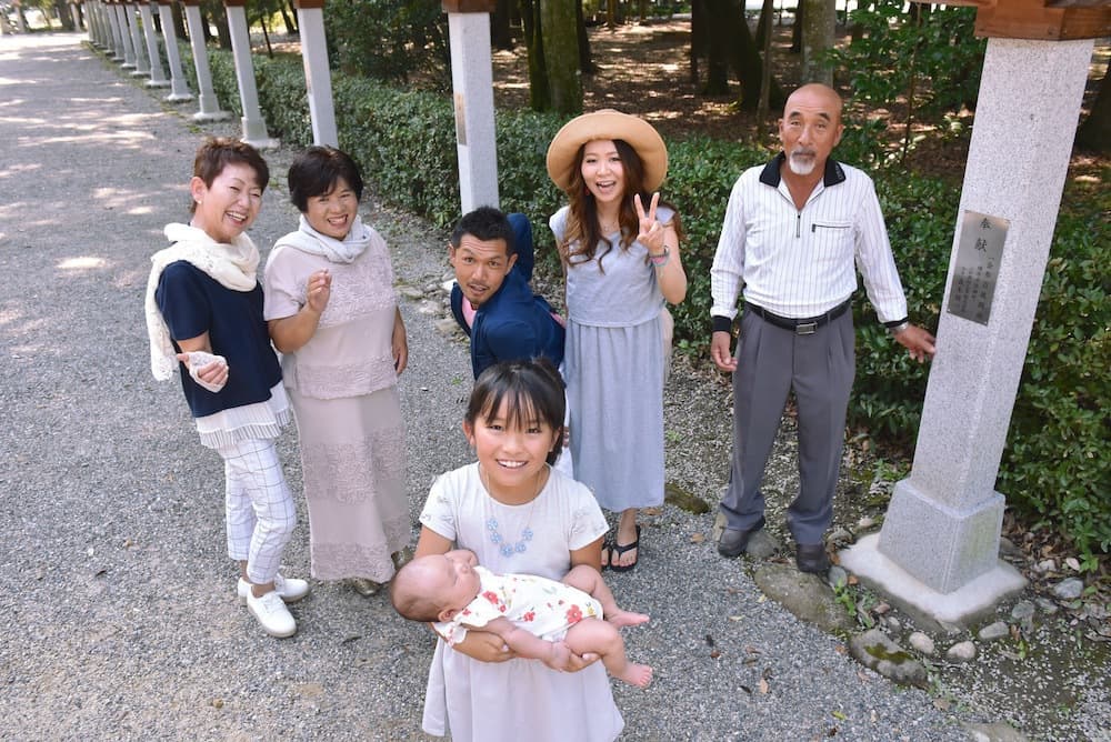 関西の神社でのお宮参り写真