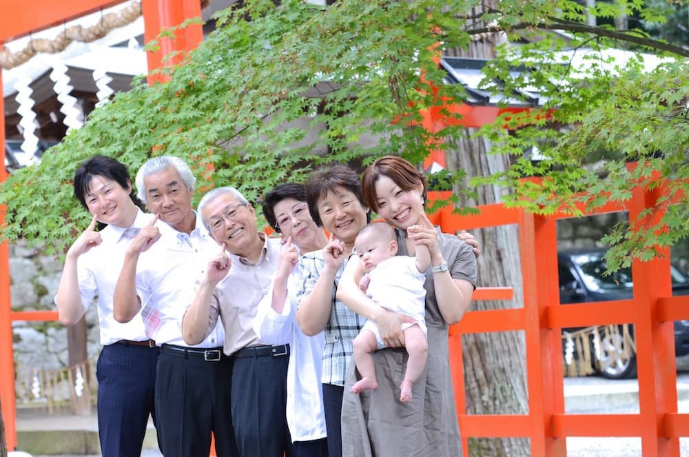 京都の神社でのお宮参り写真