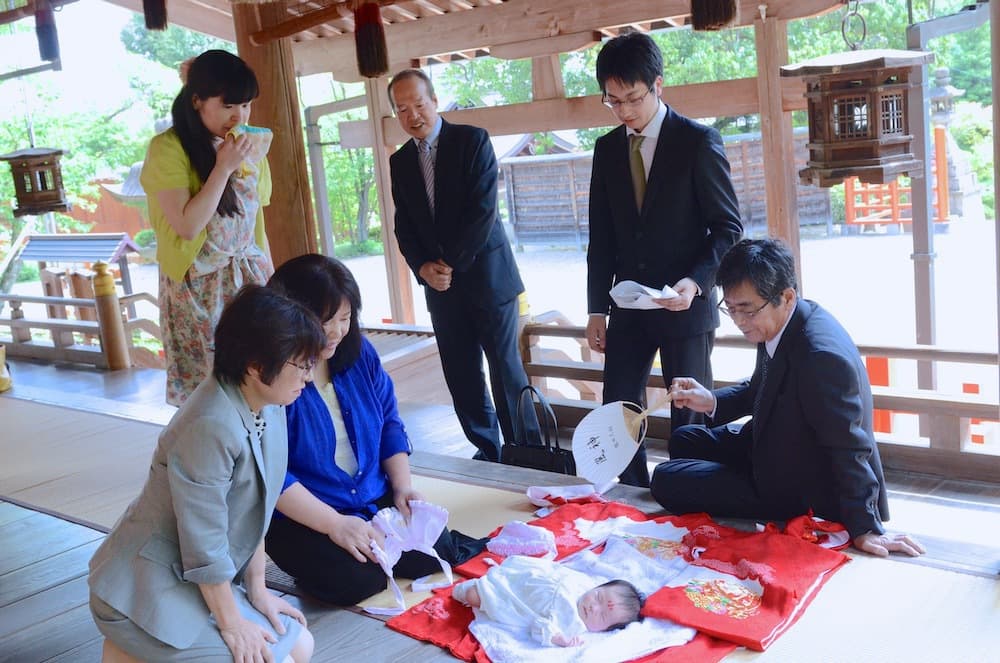 奈良の神社でのお宮参り写真