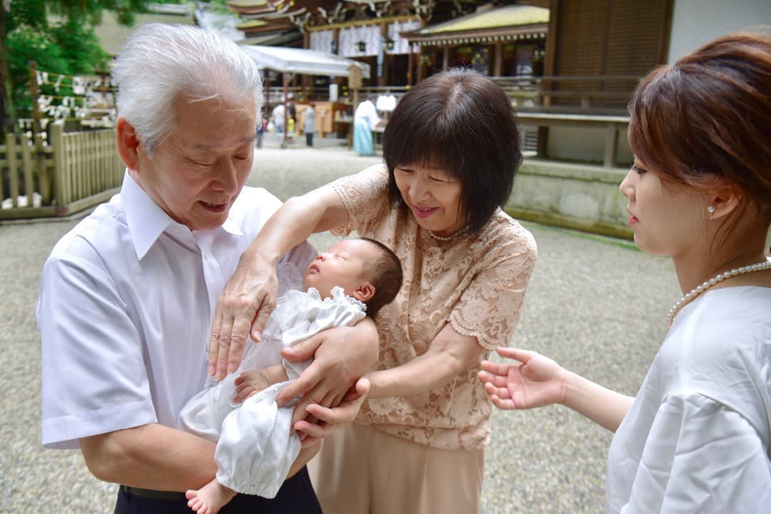 お宮参りに行く時期で着物が違う赤ちゃんの写真