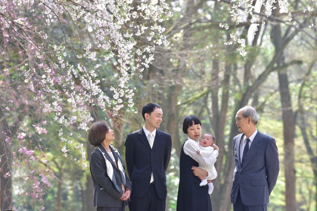 お宮参りに行く時期で着物が違う赤ちゃんの写真