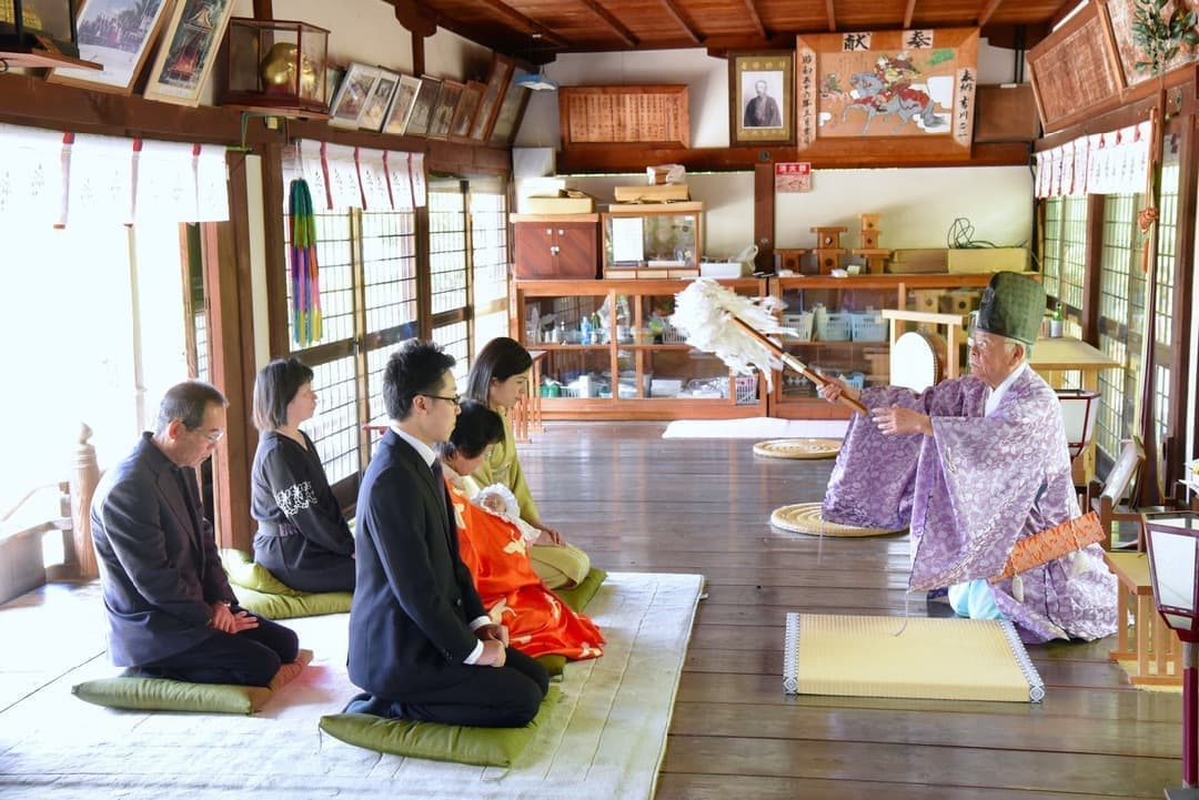 神社でのお宮参り写真