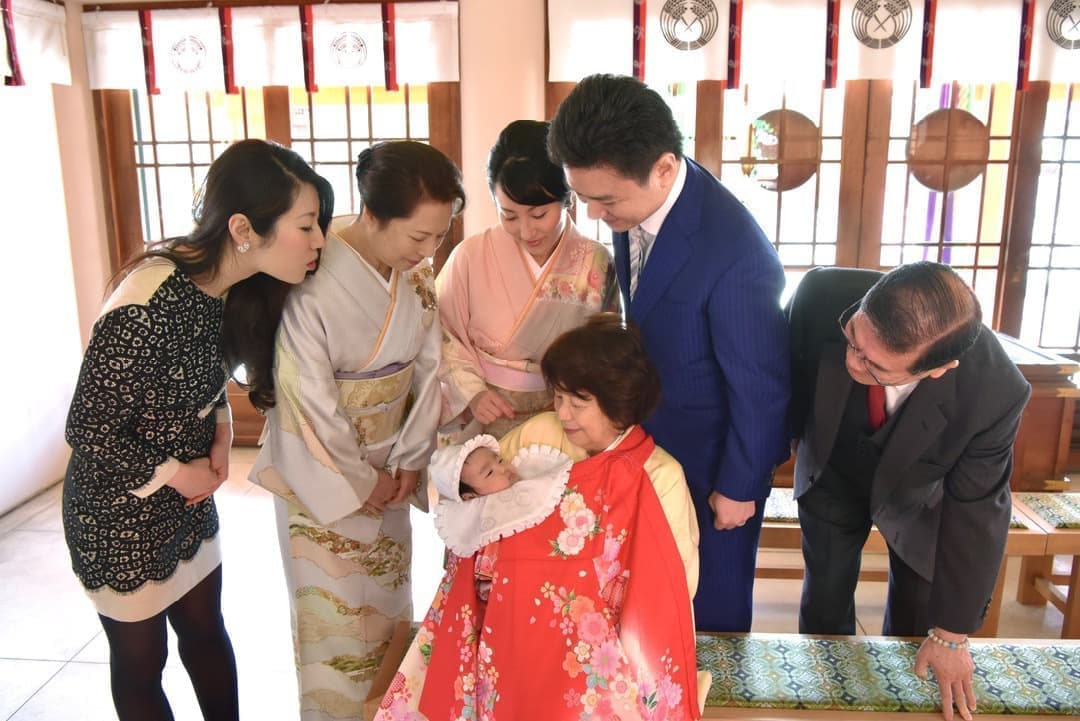 神社でのお宮参り写真