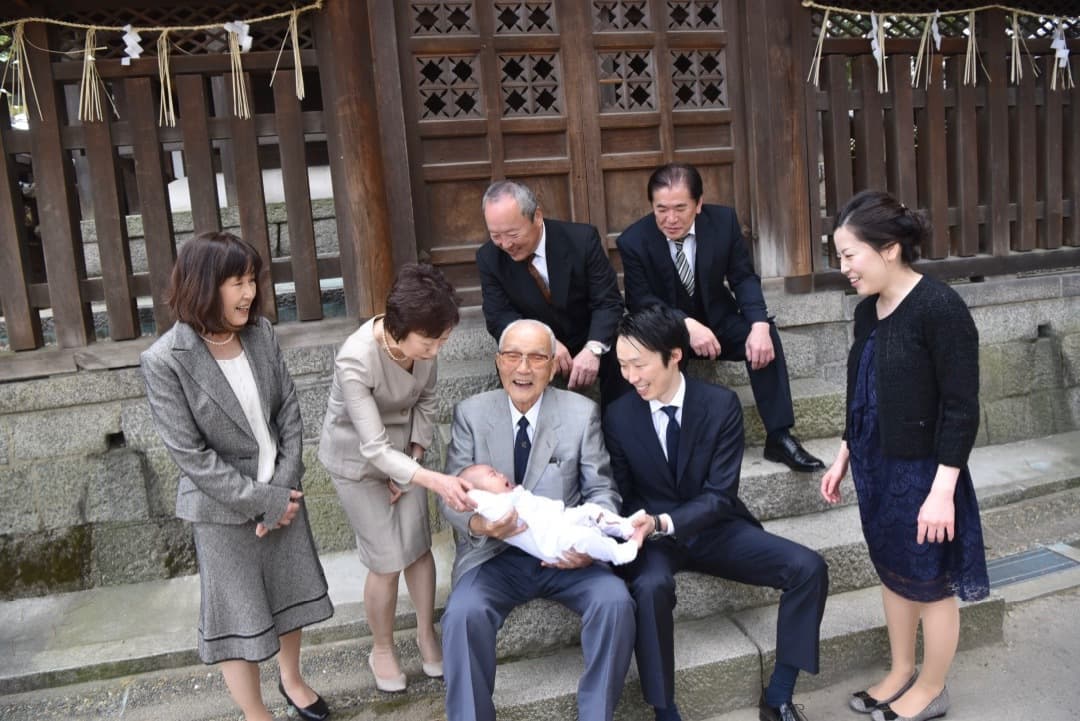 お宮参りの自然な写真