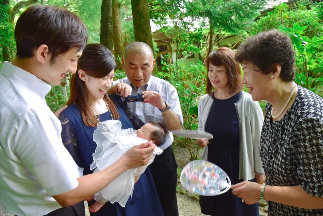 お宮参りの自然な写真