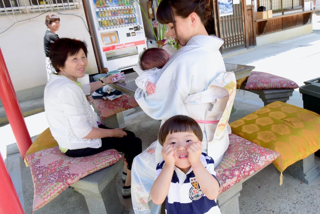 お宮参りの自然な写真