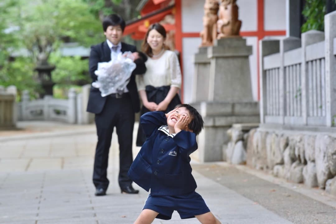 お宮参りの自然な写真