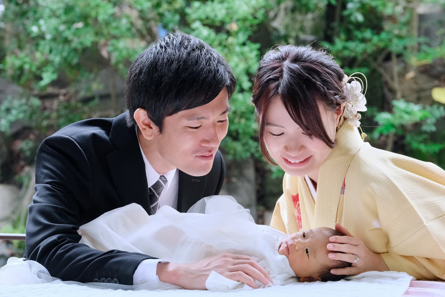 西宮神社でお宮参りの赤ちゃん