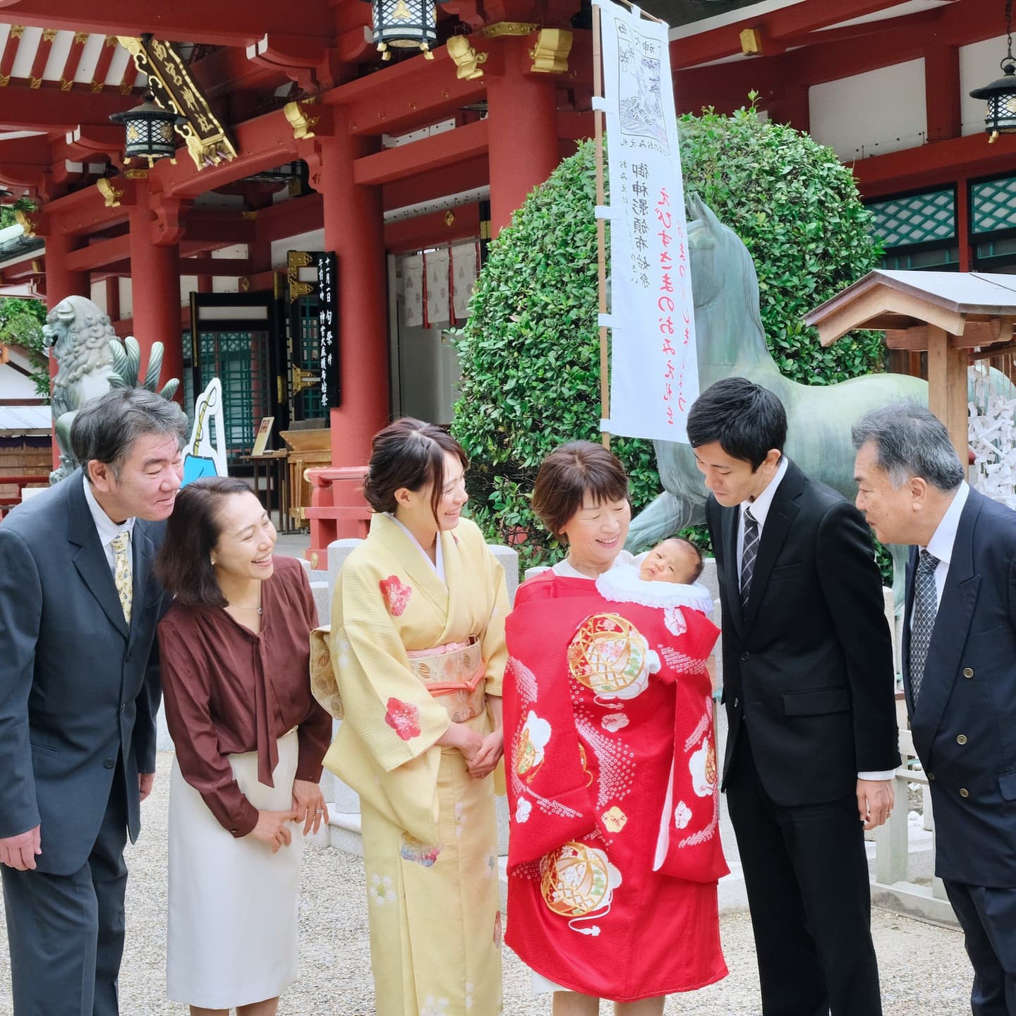 西宮神社でお宮参りの赤ちゃん
