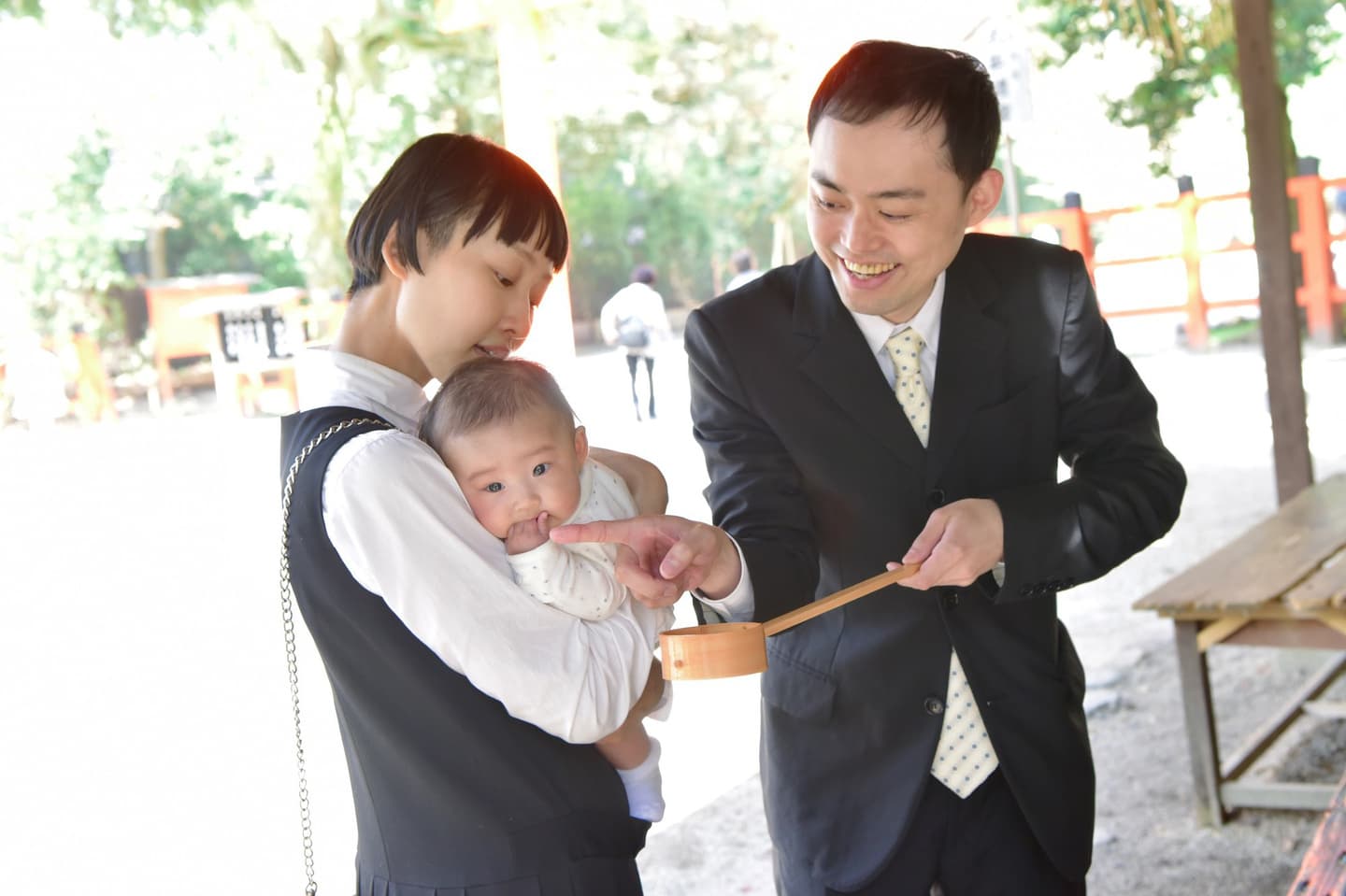 下鴨神社でお宮参りの赤ちゃんの家族写真