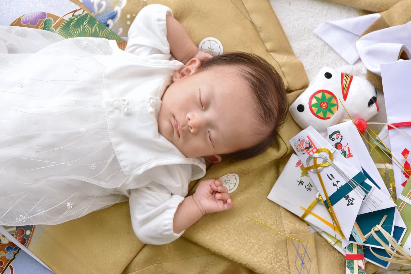 お宮参りの赤ちゃんの家族写真