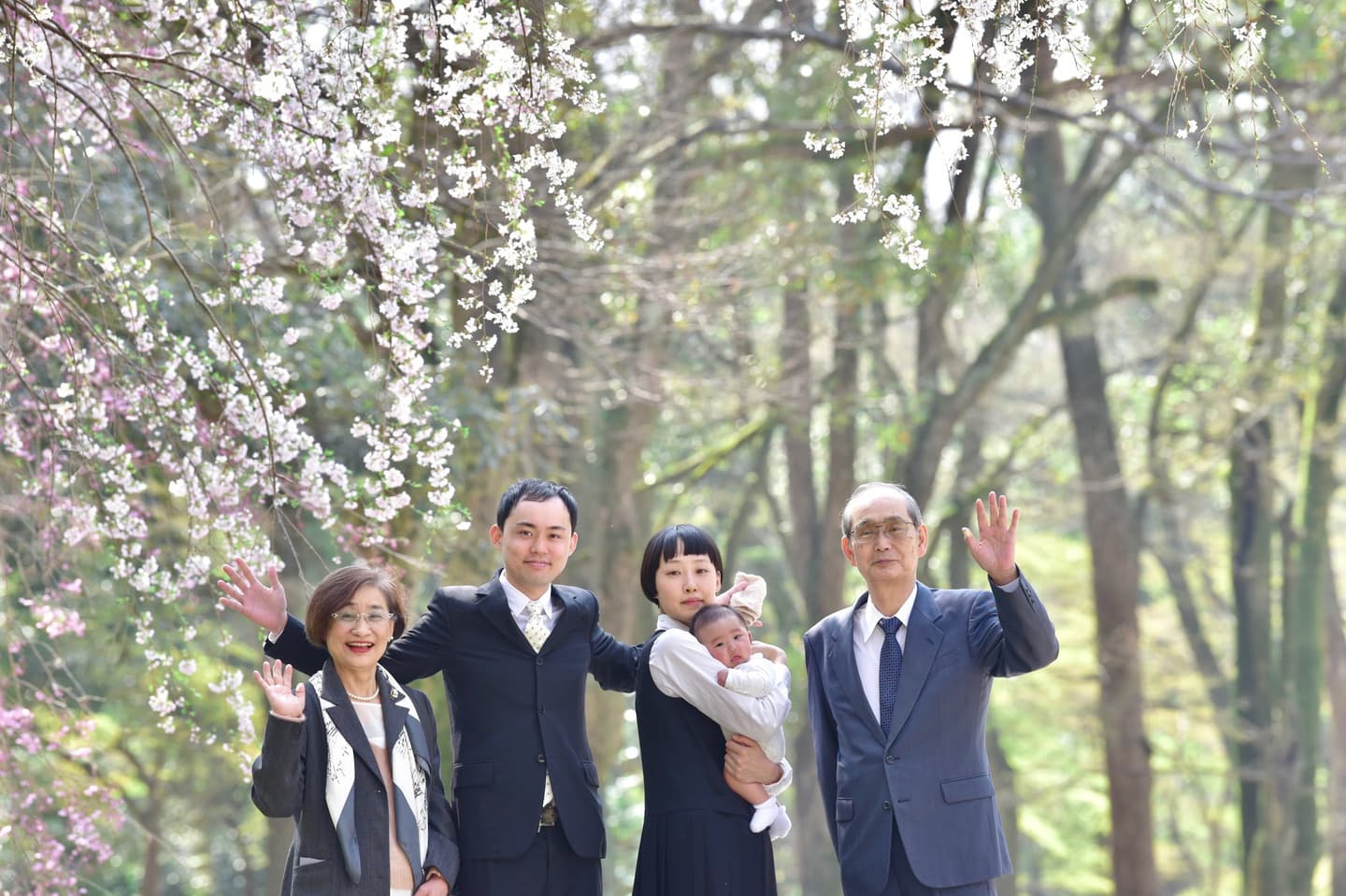 下鴨神社でお宮参りの赤ちゃんの家族写真