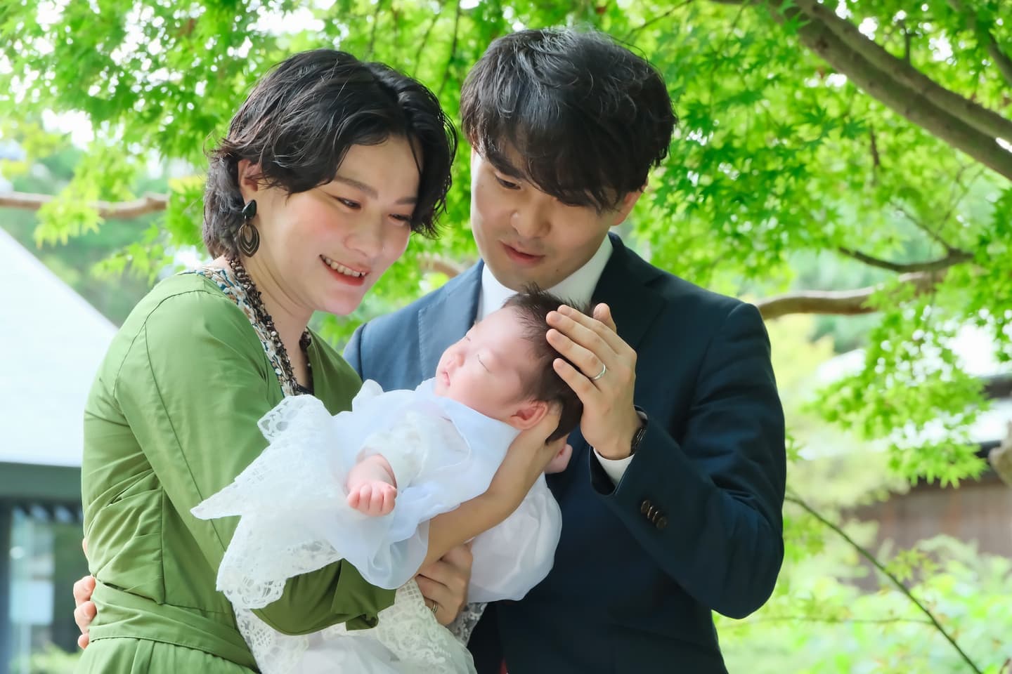 お宮参りの赤ちゃんの家族写真