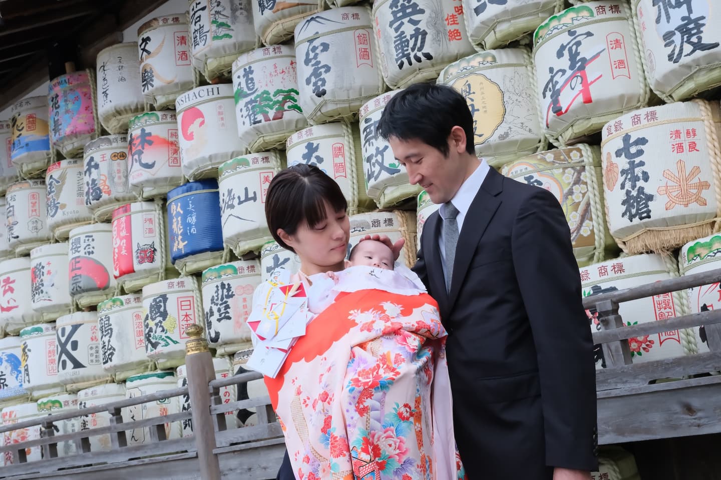 松尾大社でお宮参りの赤ちゃんと家族