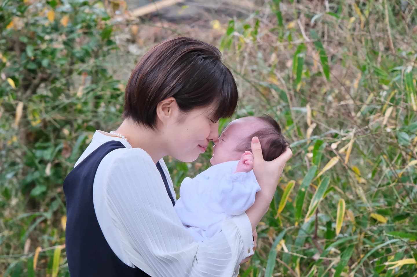 松尾大社でお宮参りの赤ちゃんと家族