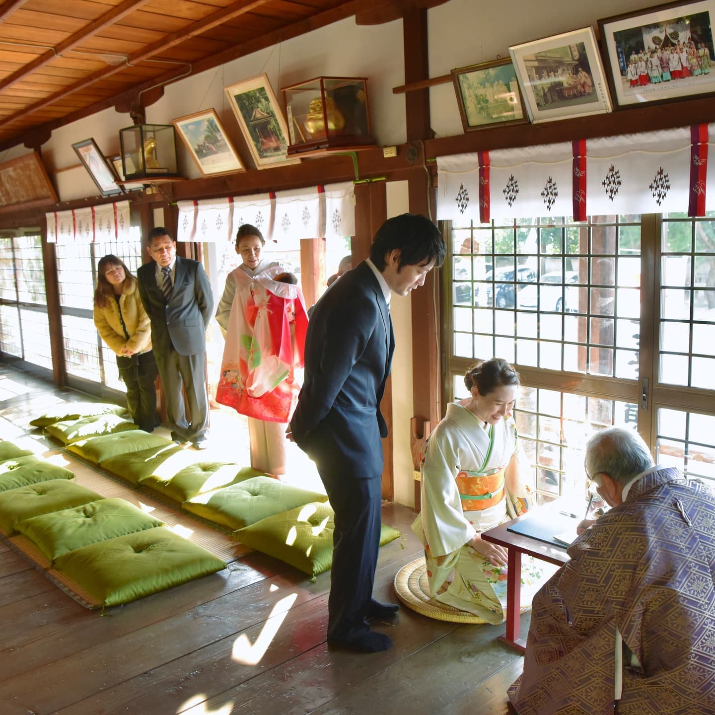 小泉神社でお宮参りの赤ちゃんの写真