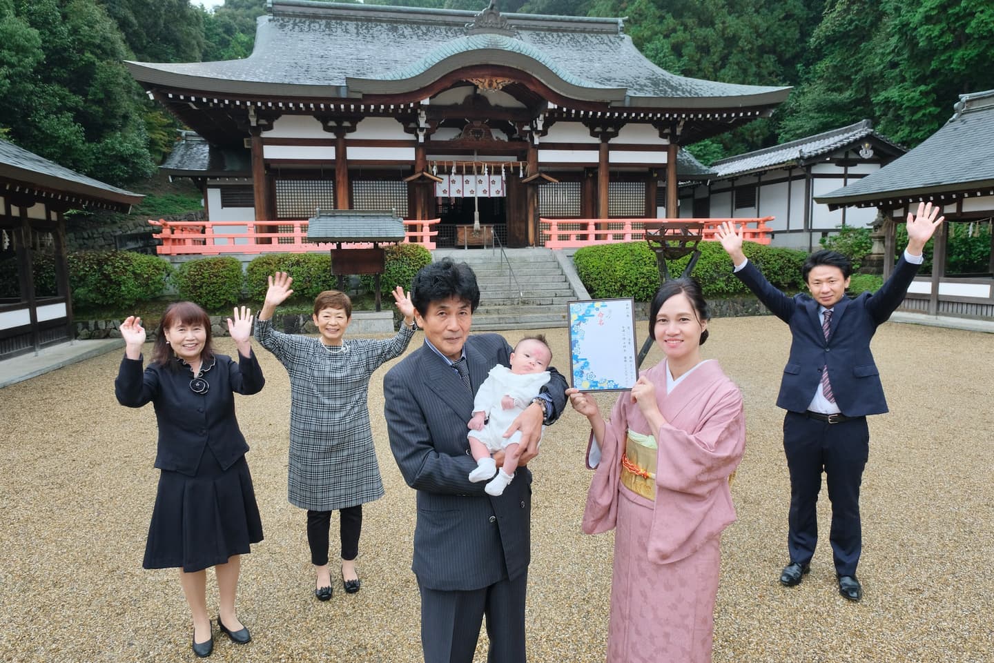 岡田国神社でお宮参りをした赤ちゃんの着物