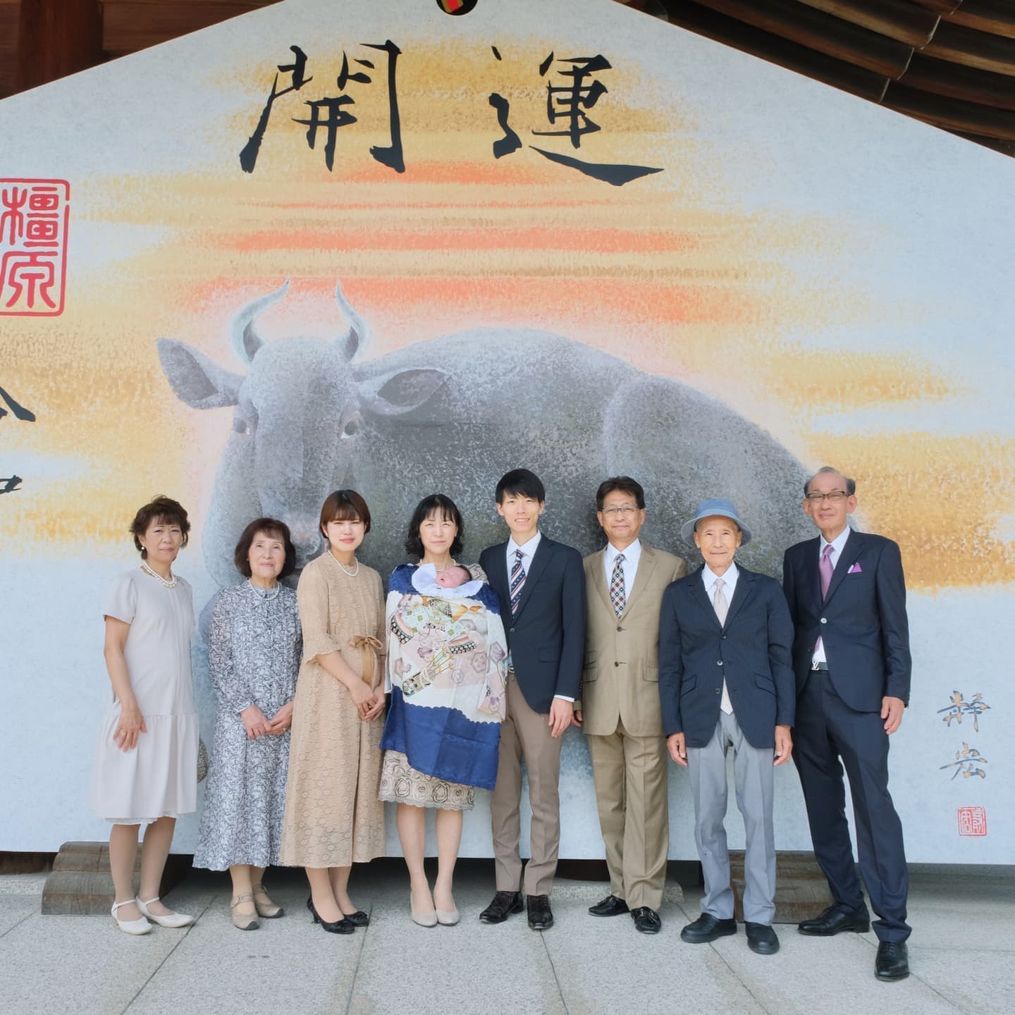 橿原神宮でお宮参りの赤ちゃん