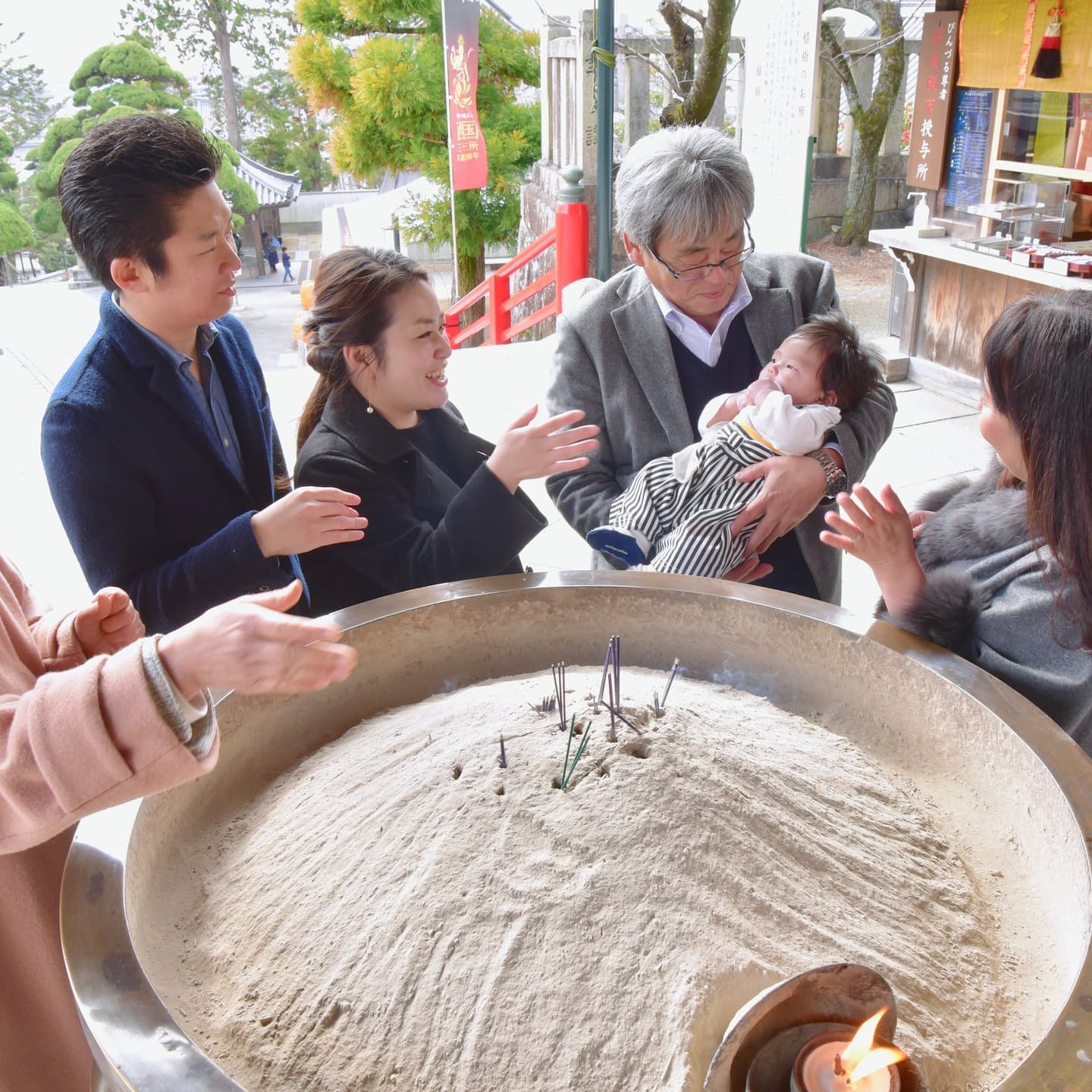 中山寺でお宮参りの赤ちゃん