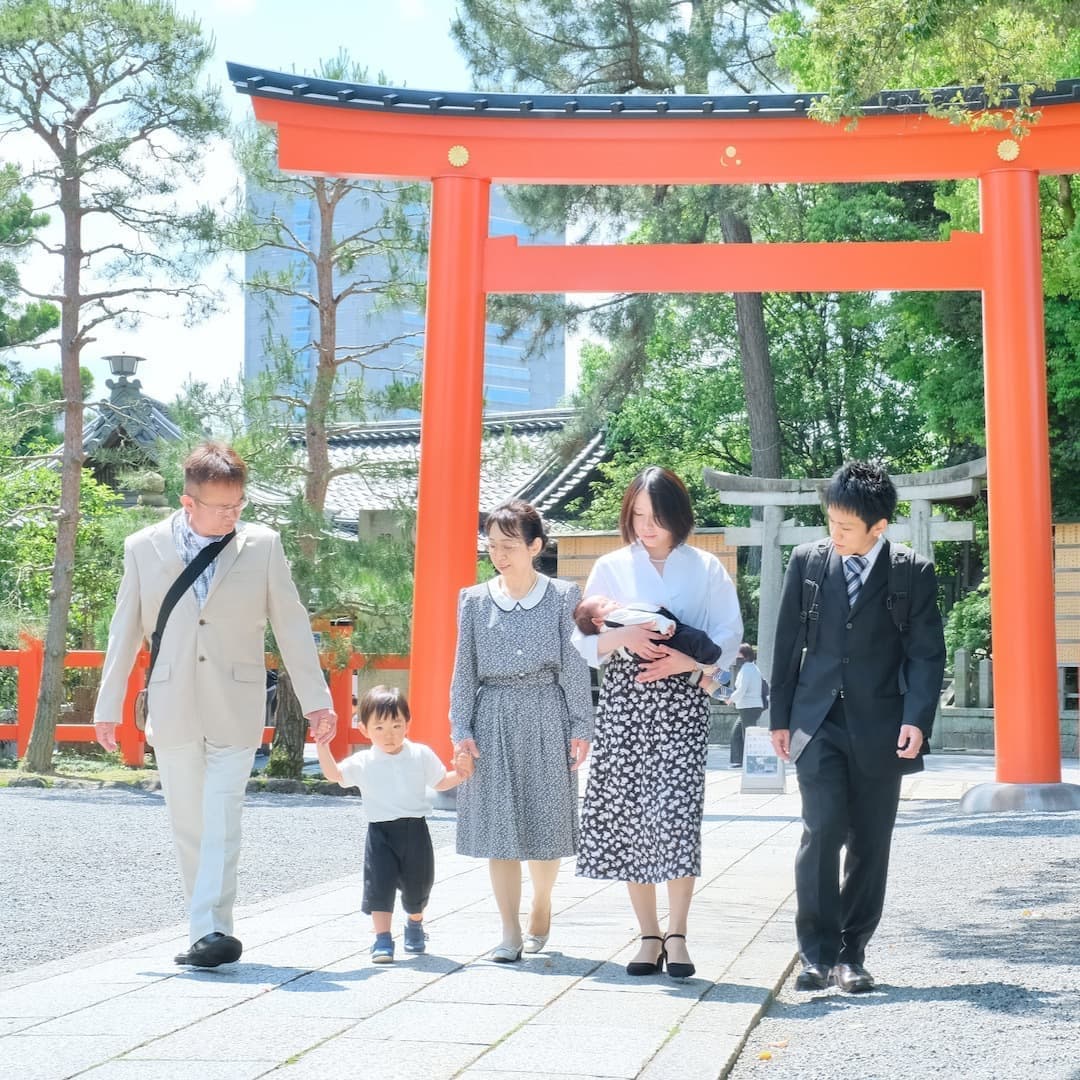 城南宮でお宮参りの赤ちゃん