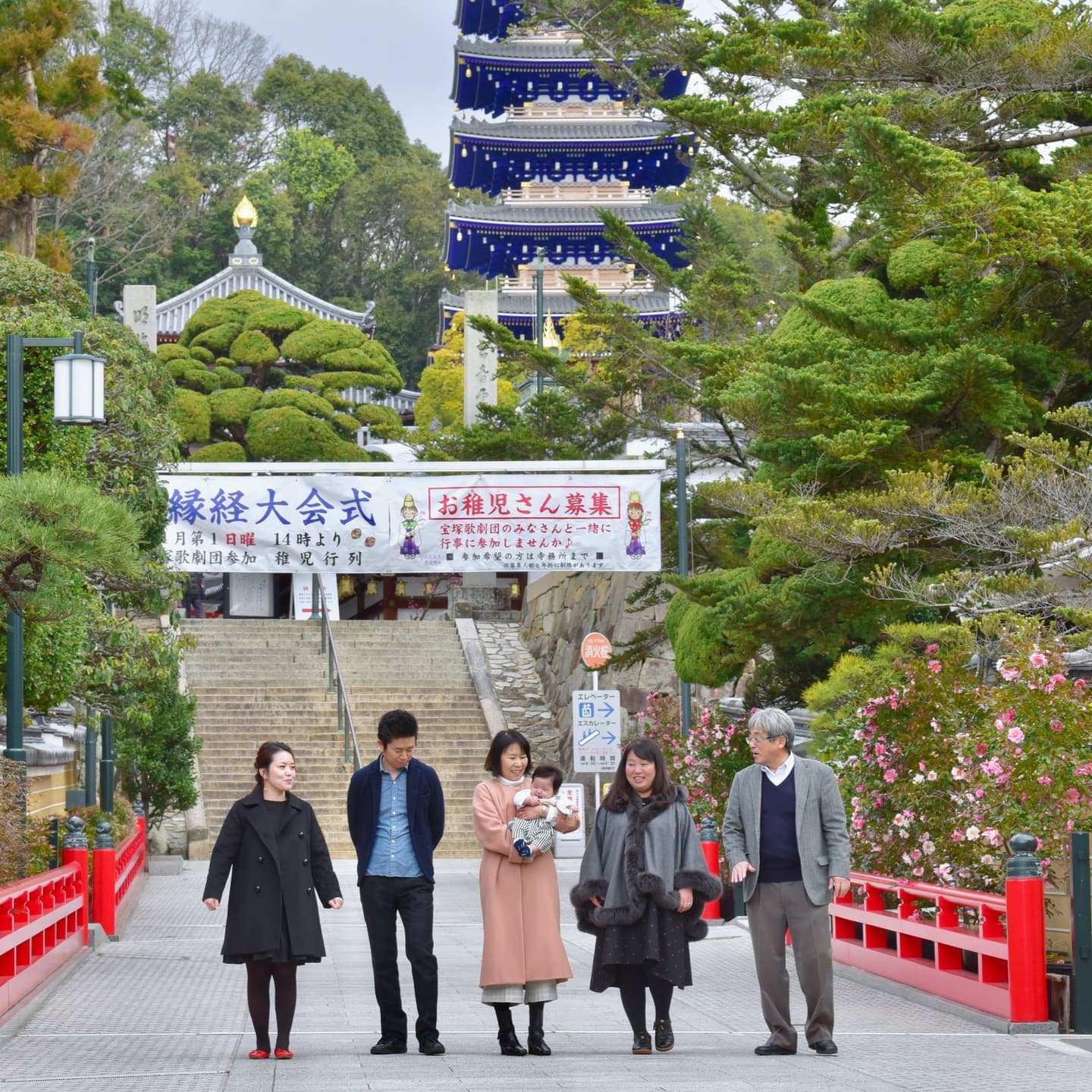 中山寺でお宮参りの赤ちゃん