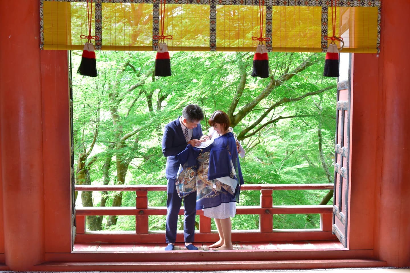 談山神社でお宮参りをした赤ちゃんと家族