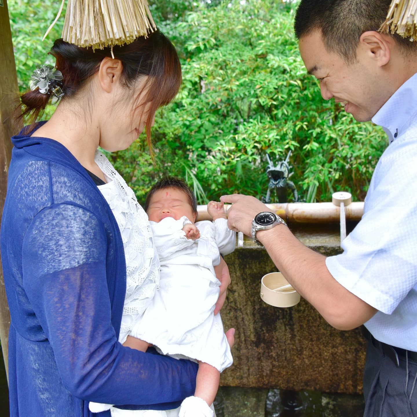 丹生官省符神社でお宮参りをした赤ちゃんと家族