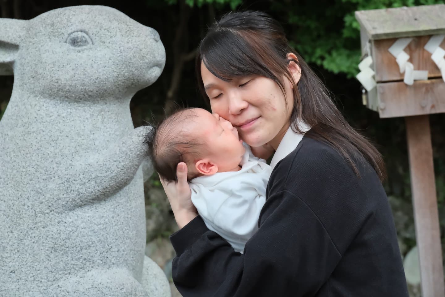出雲大神宮でお宮参りの赤ちゃんと家族