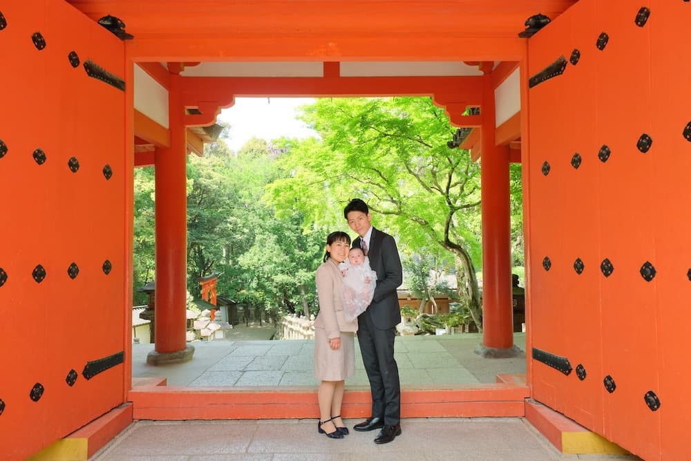 奈良の神社でのお宮参りの写真