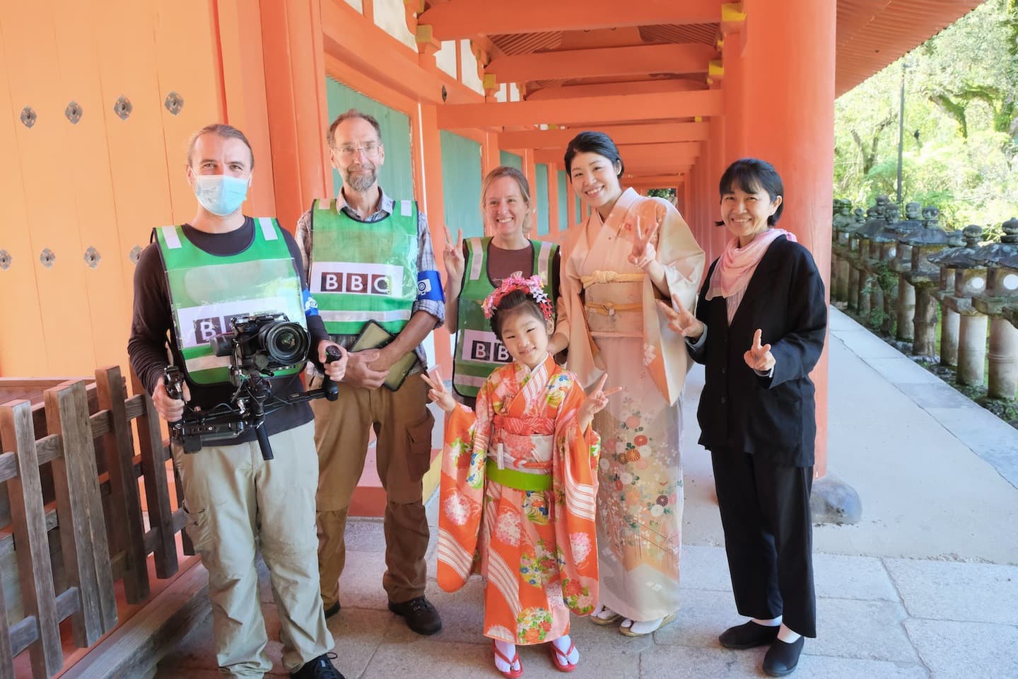 神社でお宮参りの取材写真