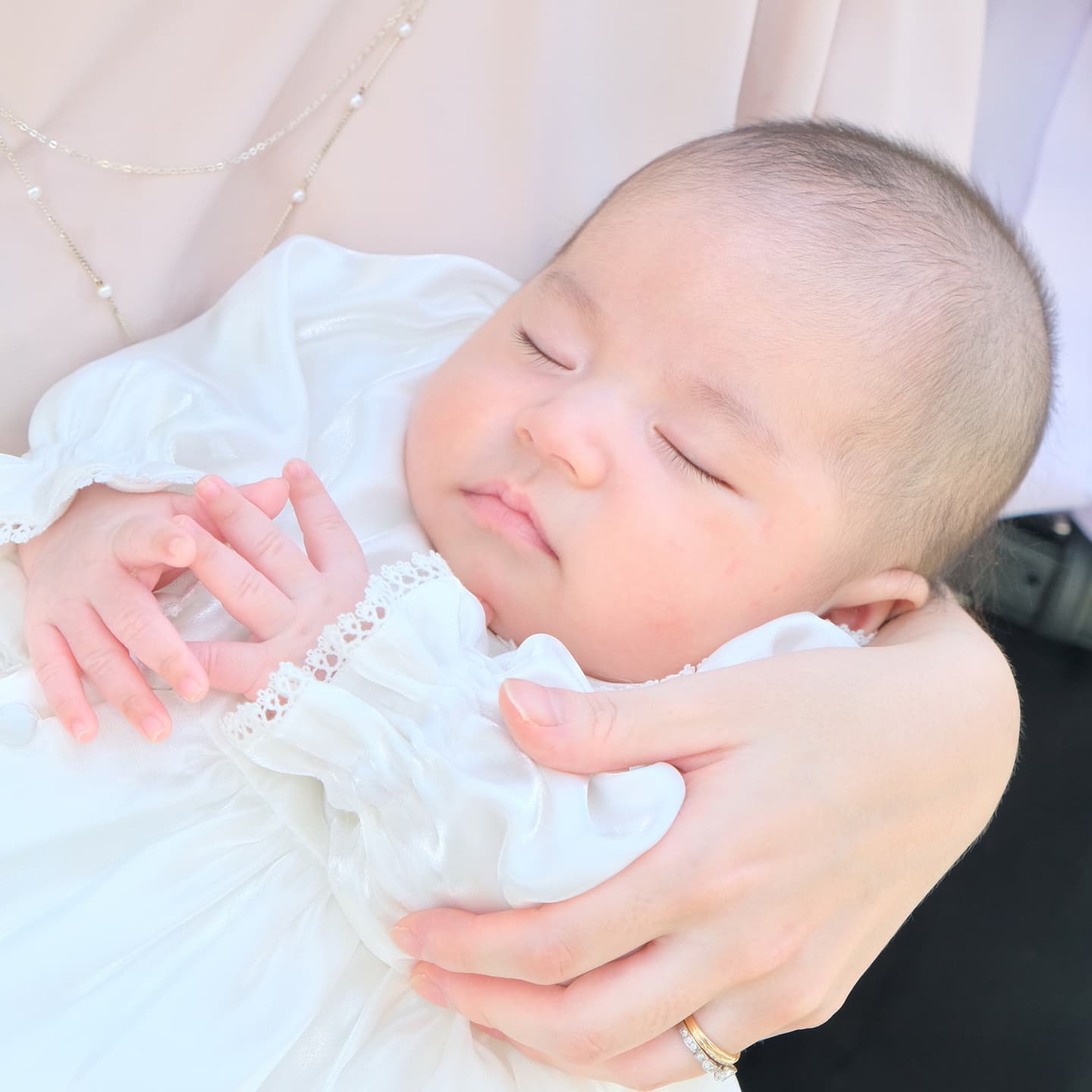 大阪天満宮でお宮参りの赤ちゃん