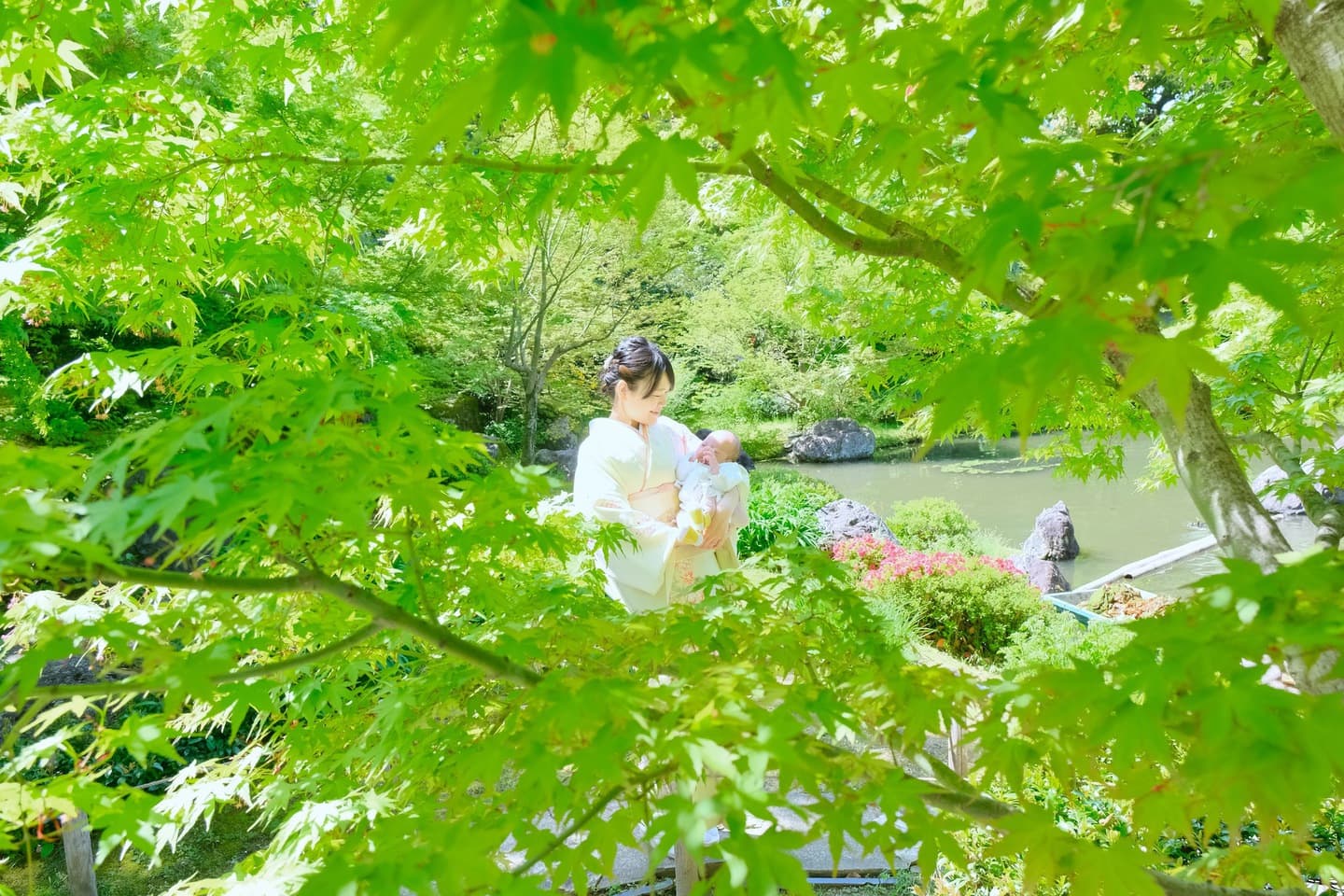 城南宮でお宮参りの赤ちゃんと家族