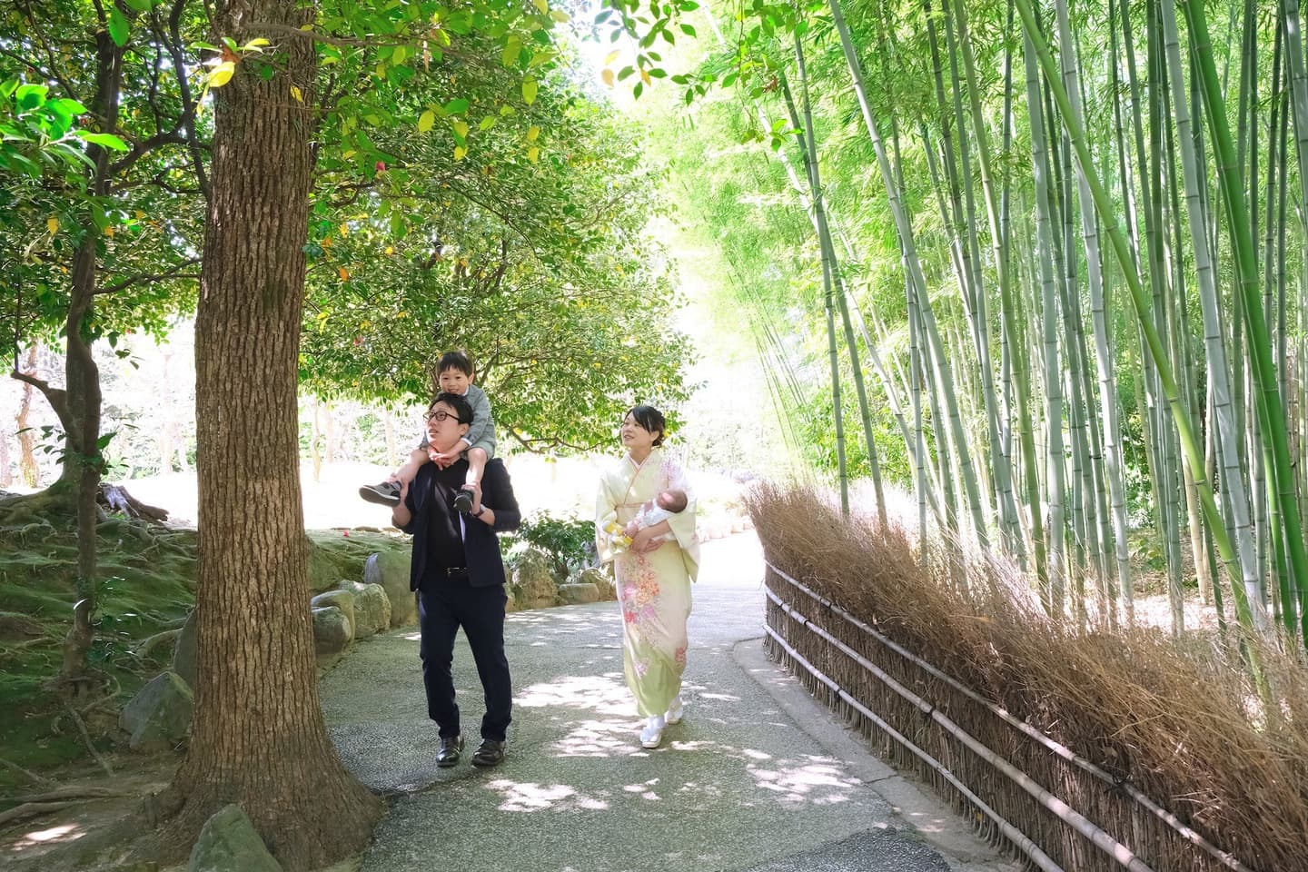 城南宮でお宮参りの赤ちゃん