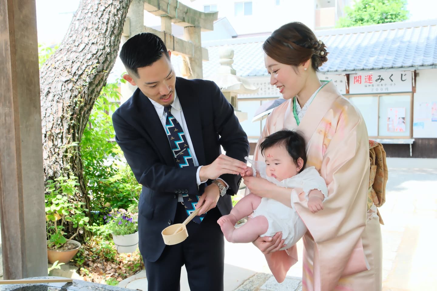 生島神社でお宮参りの赤ちゃんの写真