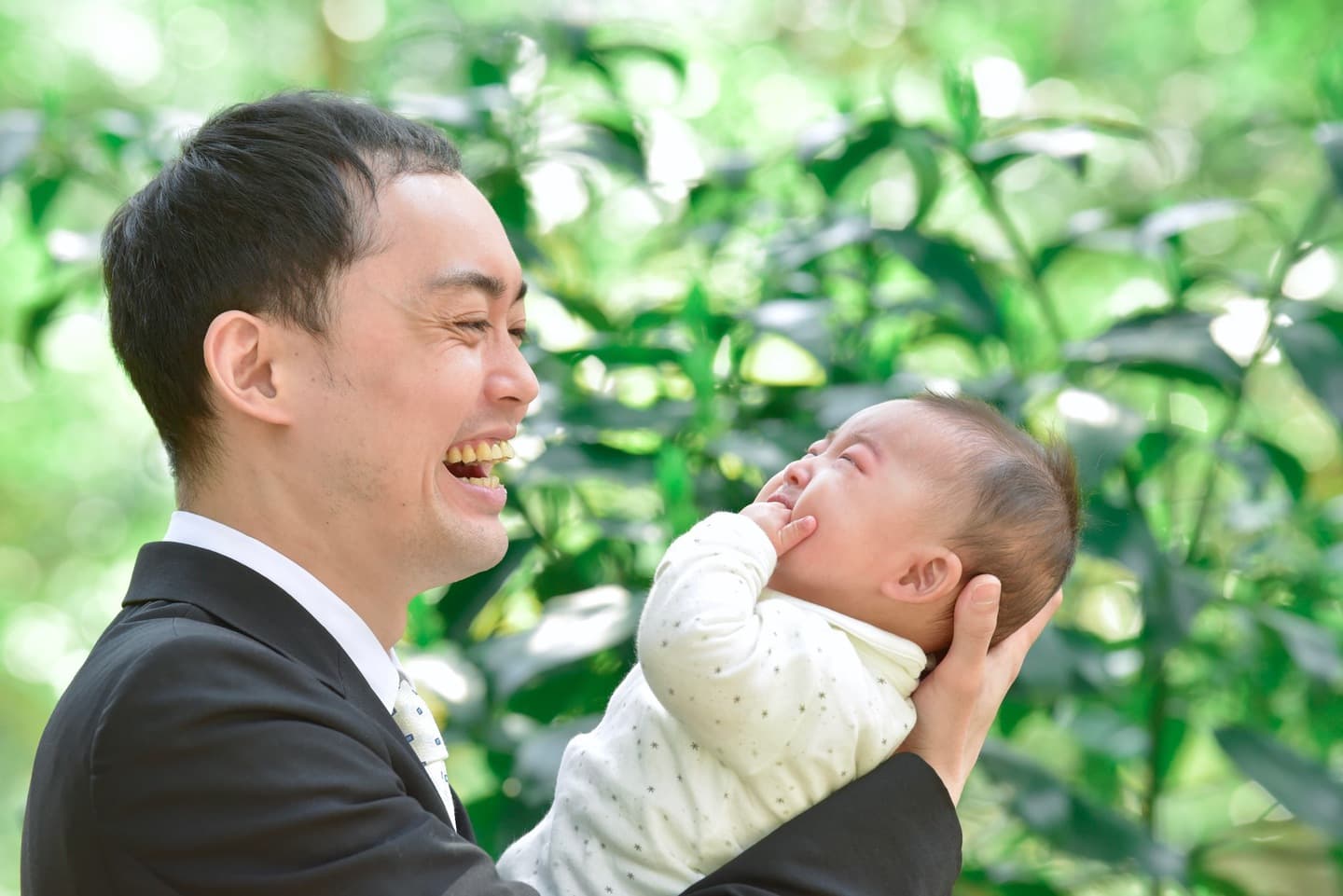 下鴨神社でお宮参りの赤ちゃんの家族写真