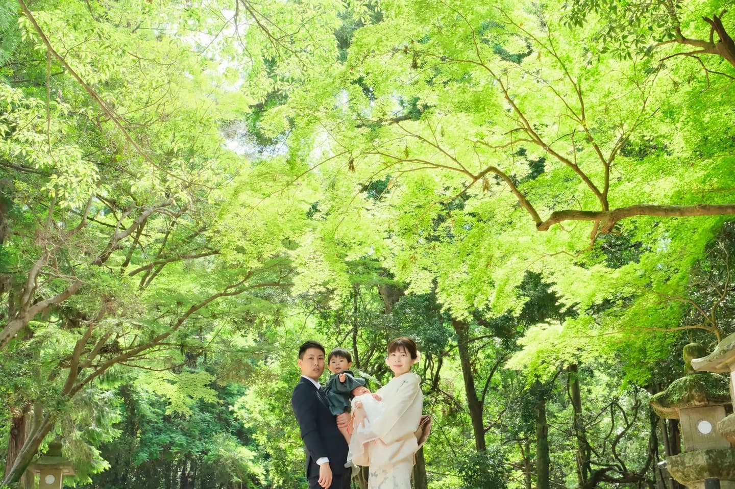 お宮参りの赤ちゃんの家族写真