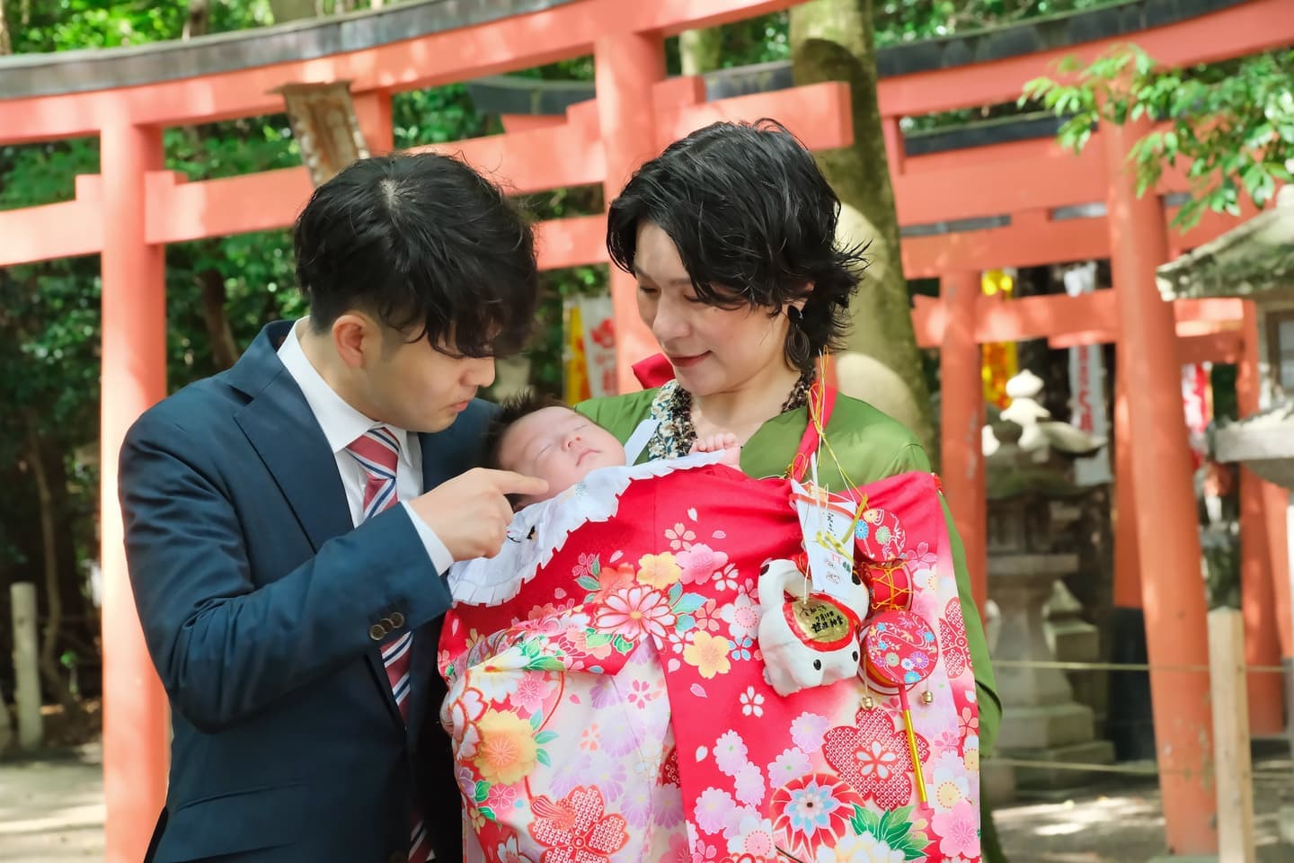 お宮参りの赤ちゃんの家族写真