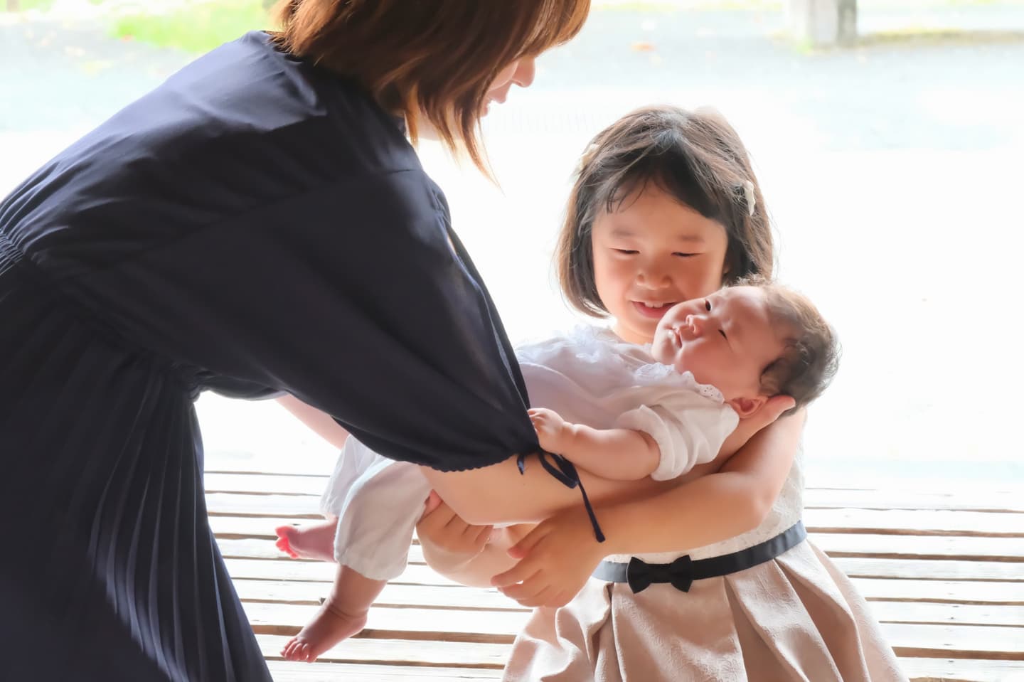 お宮参りの赤ちゃんの家族写真