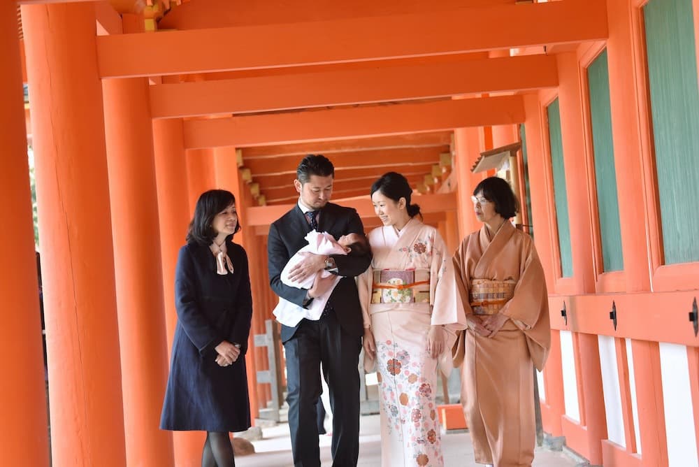 奈良の神社でのお宮参りの写真