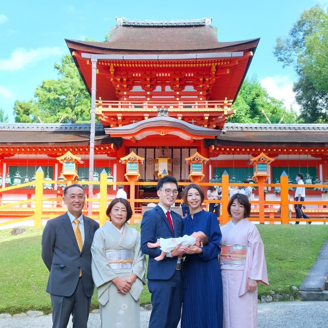 春日大社でお宮参りの赤ちゃん