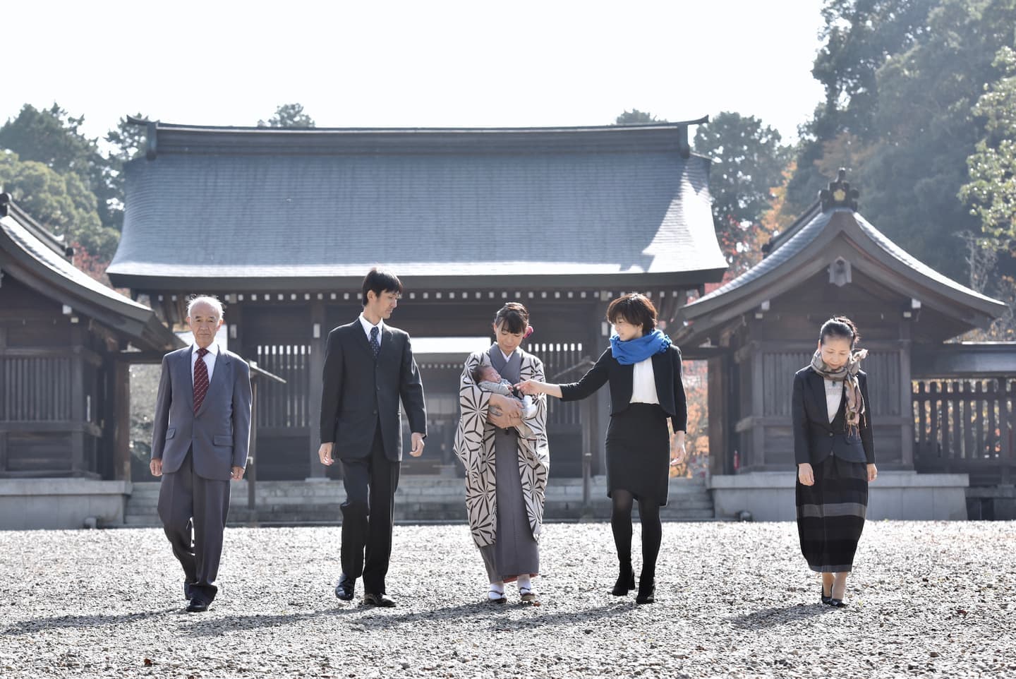 意賀美神社でお宮参りをした赤ちゃんと家族