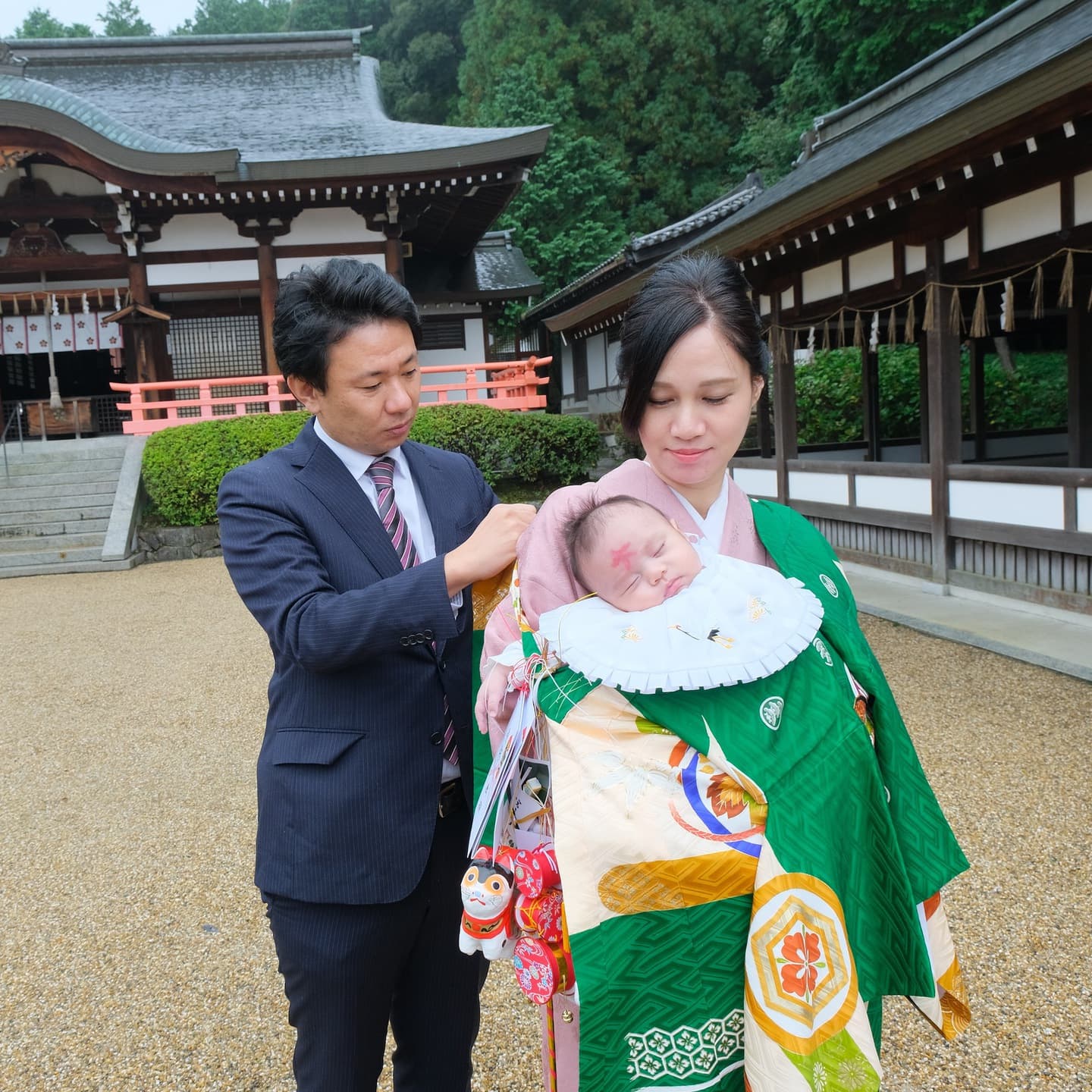 岡田国神社でお宮参りをした赤ちゃんの着物