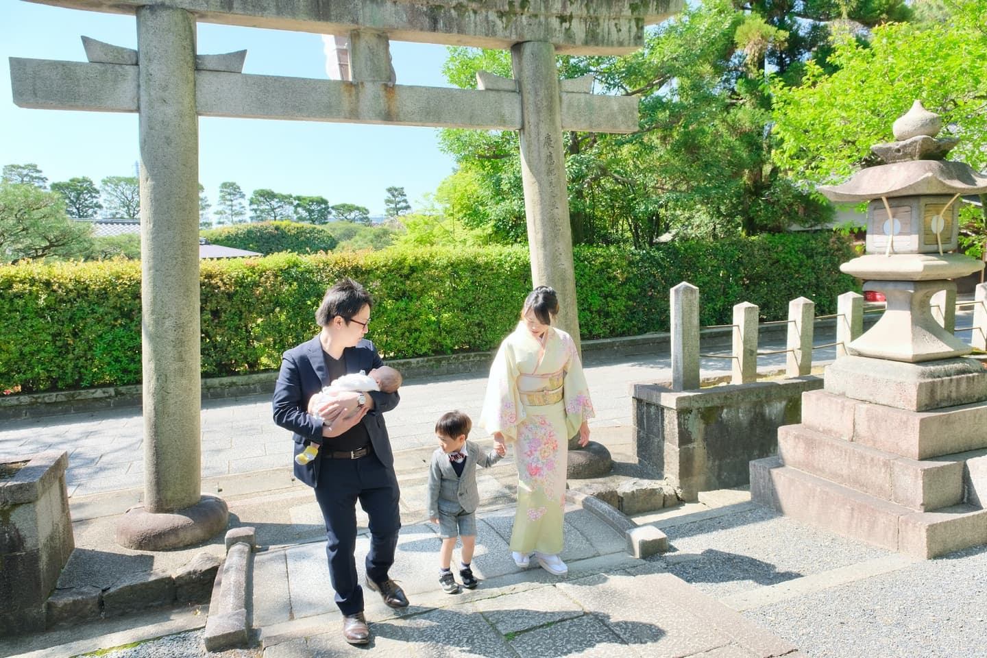 城南宮でお宮参りの赤ちゃん
