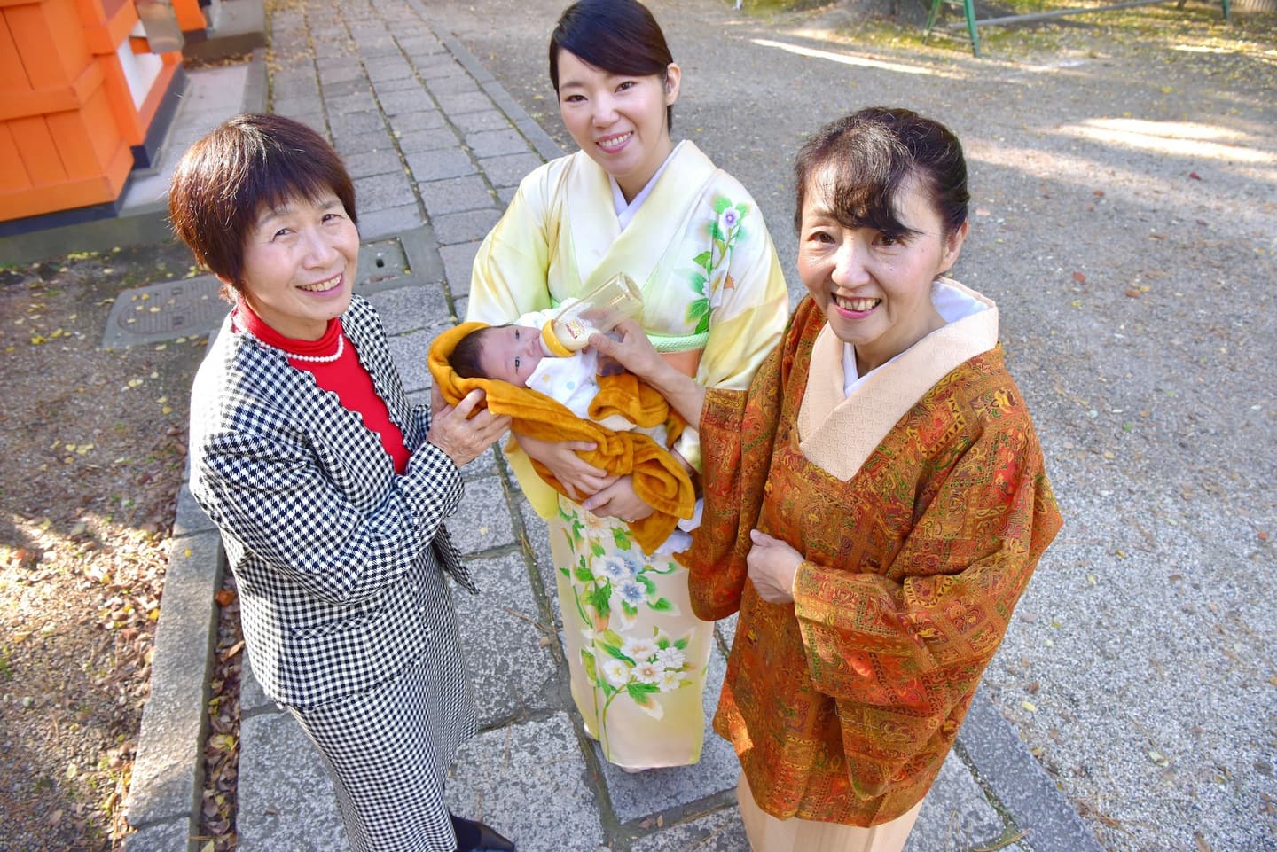 住吉大社でお宮参りの赤ちゃん