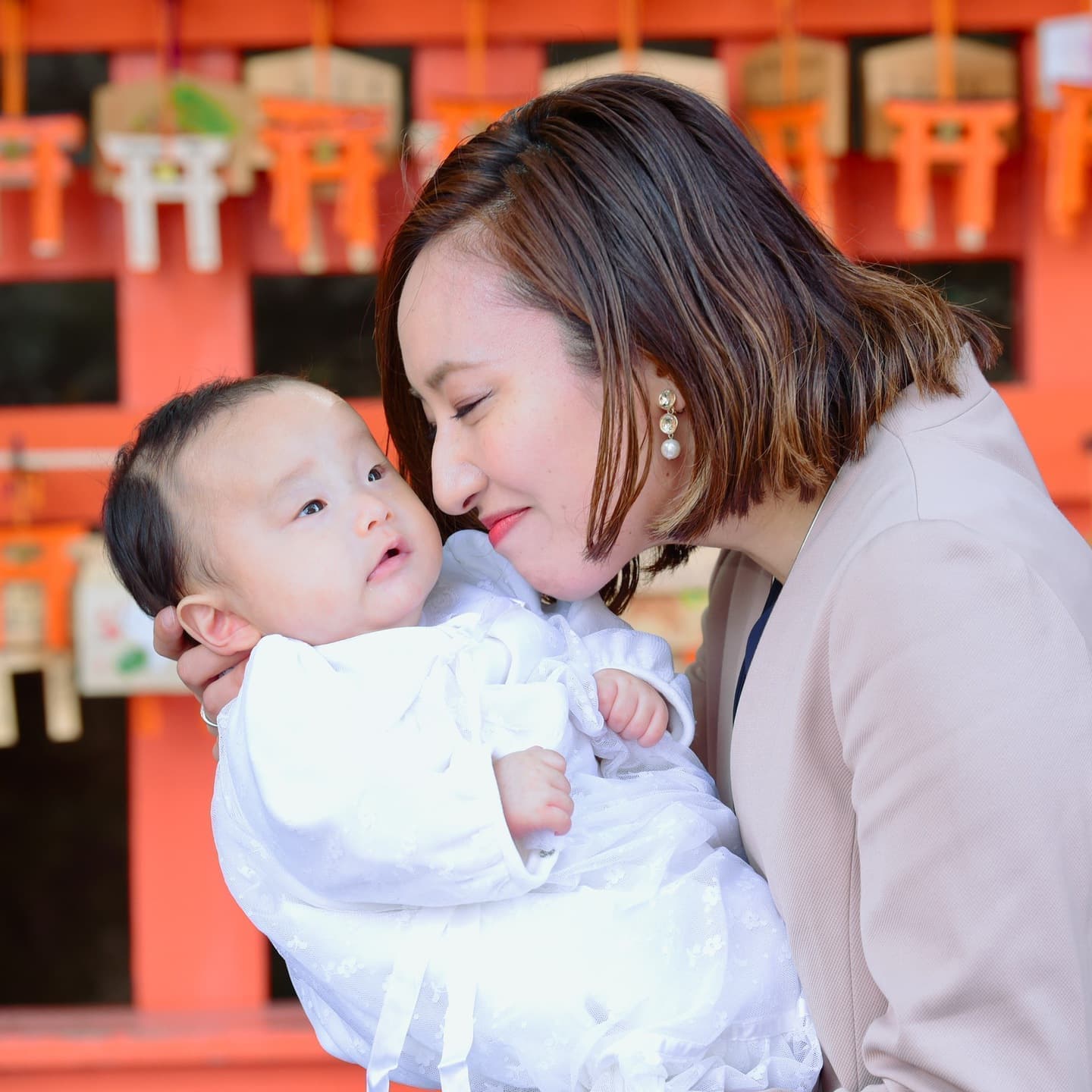 京都市の伏見稲荷大社でお宮参りをした写真